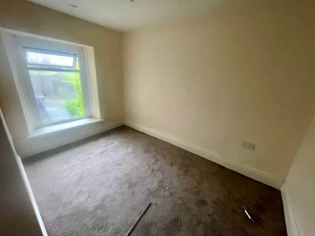 370 Carmarthen Road, Cwmbwrla, Swansea, City and county of Swansea, SA5 8LW