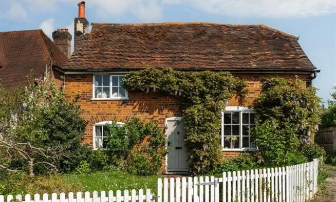 10 Hooley Lane, Redhill, Surrey, RH1 6ET