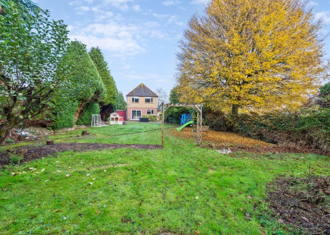 122 Botley Road, Chesham, Buckinghamshire, HP5 1XG