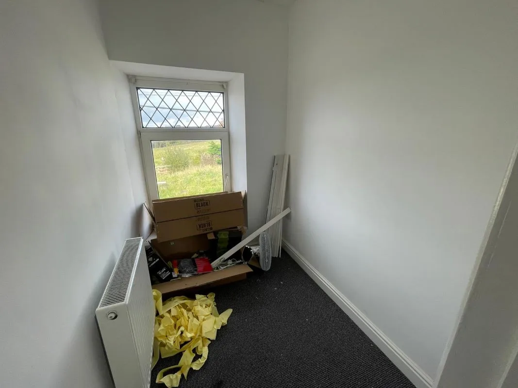 6 Heol Y Parc, Cefneithin, Llanelli, Dyfed, SA14 7DE
