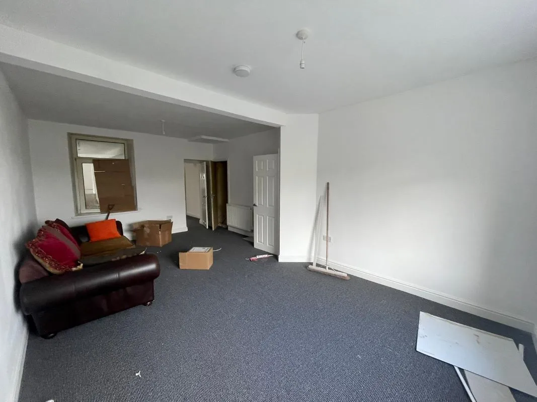 6 Heol Y Parc, Cefneithin, Llanelli, Dyfed, SA14 7DE