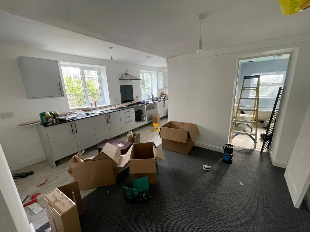 6 Heol Y Parc, Cefneithin, Llanelli, Dyfed, SA14 7DE