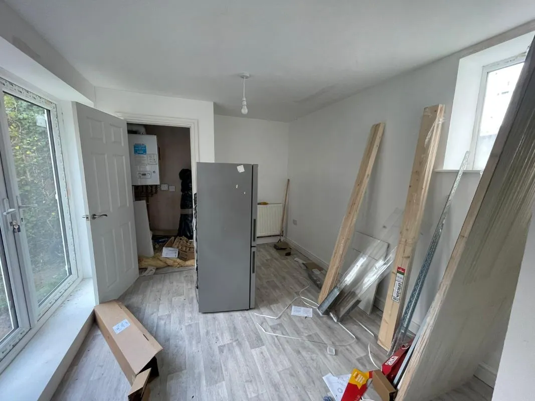 6 Heol Y Parc, Cefneithin, Llanelli, Dyfed, SA14 7DE