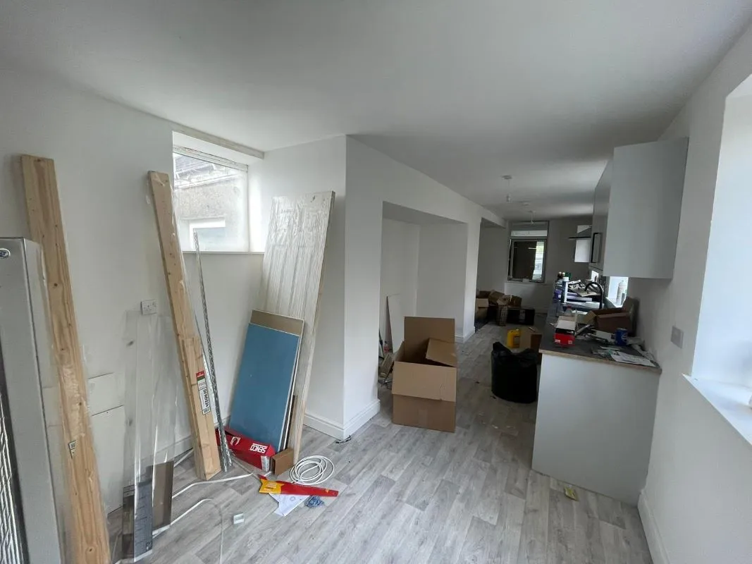 6 Heol Y Parc, Cefneithin, Llanelli, Dyfed, SA14 7DE