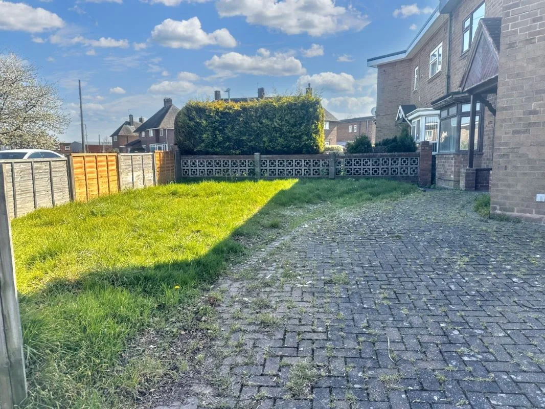 2 East Avenue, Donnington, Telford, Shropshire, TF2 8BT