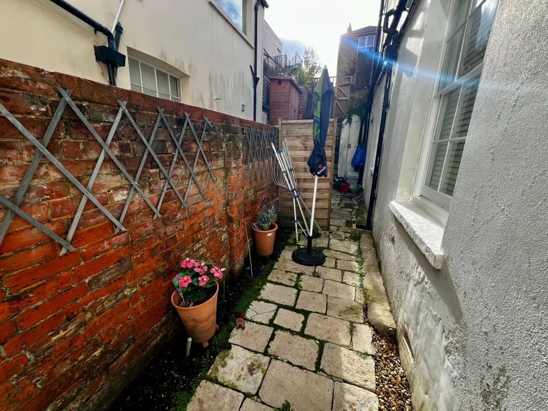 Flat 1, 7 Lind Street, Ryde, Isle Of Wight, PO33 2NQ