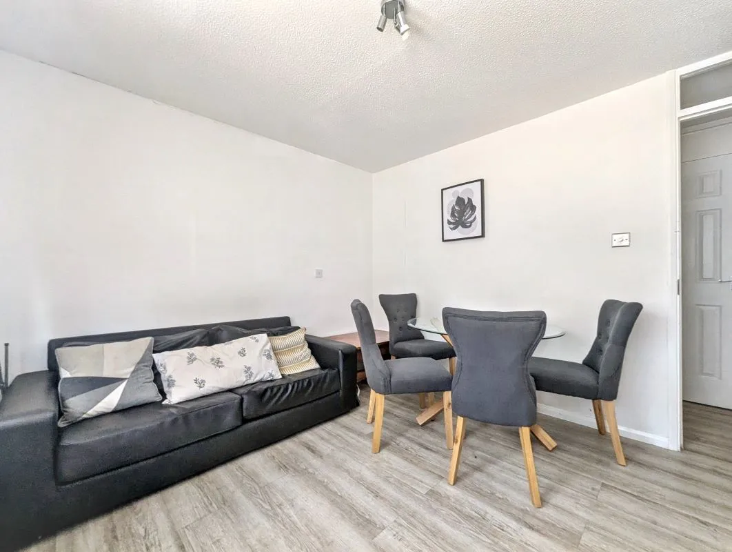 21 Threshers Drive, Weavering, Maidstone, Kent, ME14 5UA