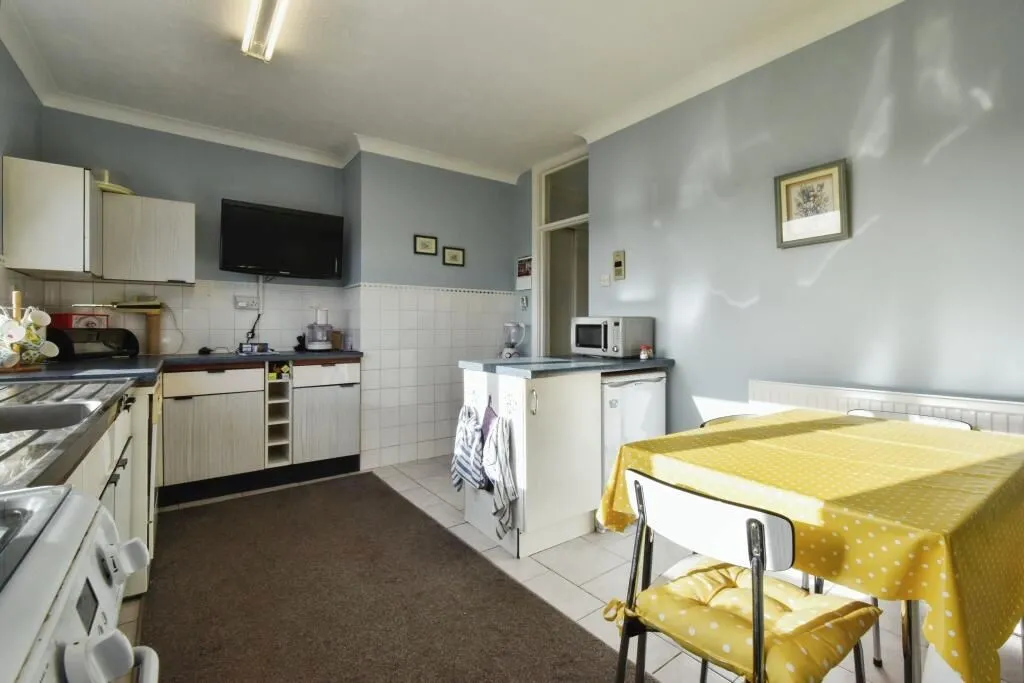 16B Llandafen Road, Llanelli, Carmarthenshire, SA14 9BD