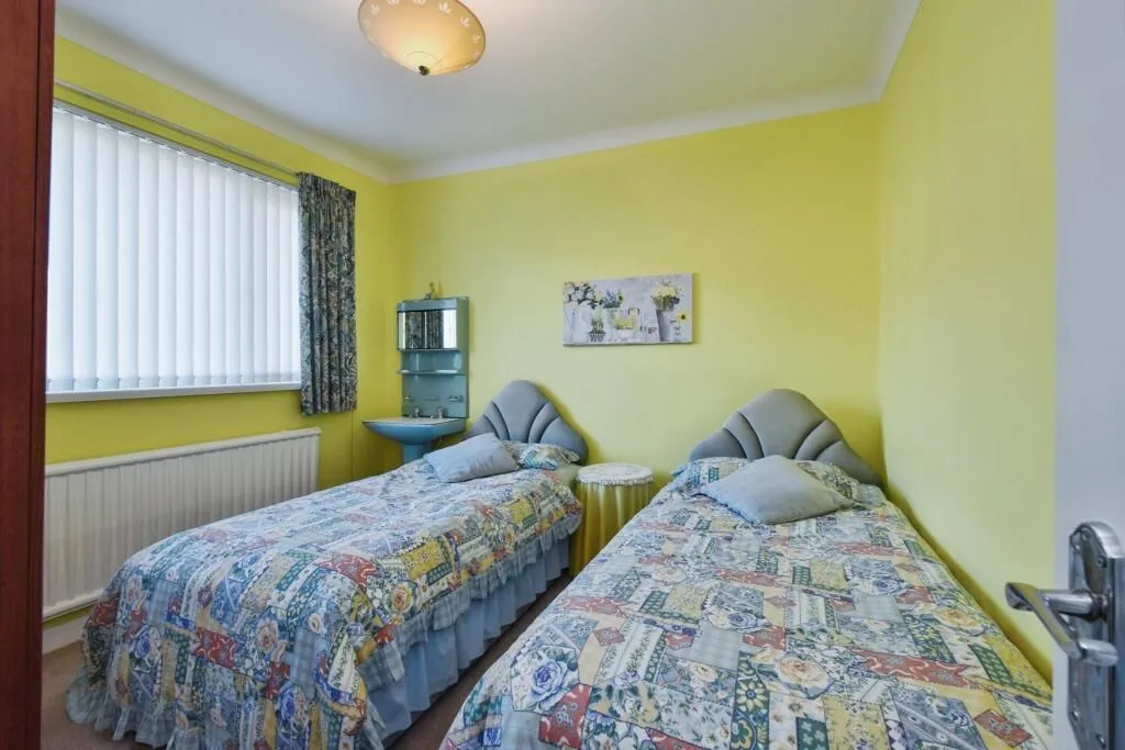 16B Llandafen Road, Llanelli, Carmarthenshire, SA14 9BD