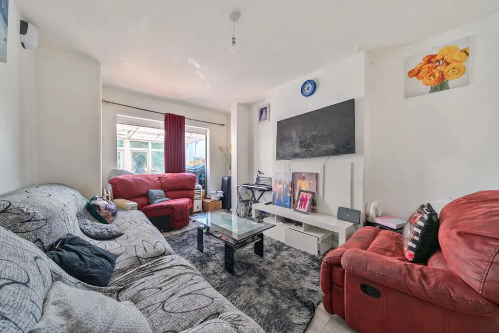 21 Penderry Rise, London, SE6 1EZ