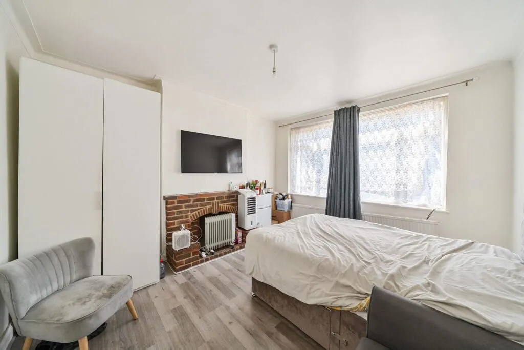 21 Penderry Rise, London, SE6 1EZ