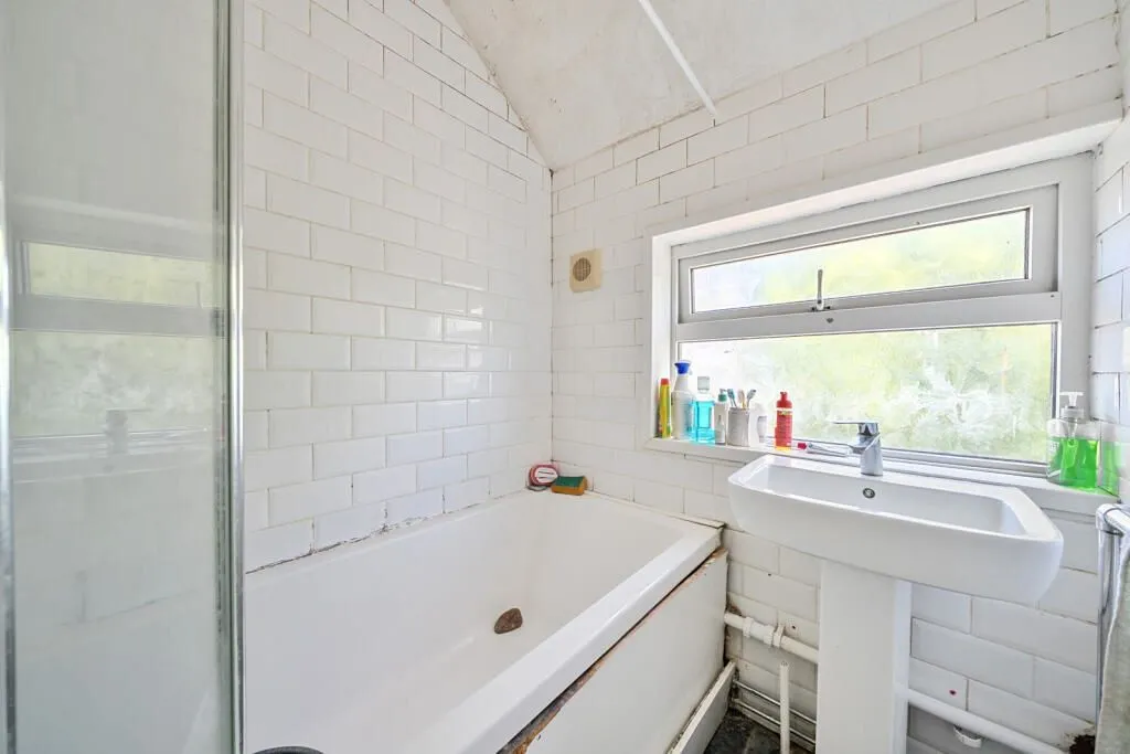 21 Penderry Rise, London, SE6 1EZ