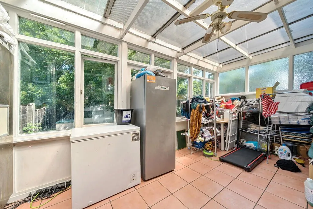 21 Penderry Rise, London, SE6 1EZ