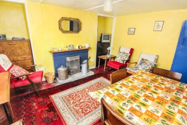 A rare opportunity to purchase a early C19 listed end terrace country cottage with many period features.