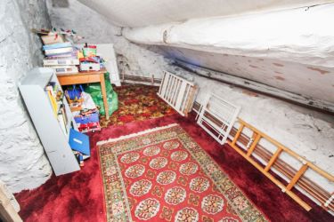 A rare opportunity to purchase a early C19 listed end terrace country cottage with many period features.