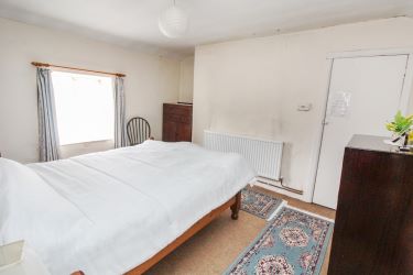 A rare opportunity to purchase a early C19 listed end terrace country cottage with many period features.