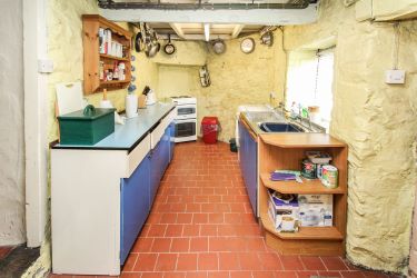 A rare opportunity to purchase a early C19 listed end terrace country cottage with many period features.