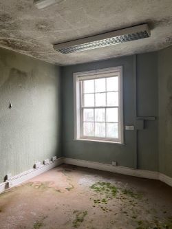 EXCELLENT INVESTMENT OPPORTUNITY FOR DEVELOPERS.
PLANNING PERMISSION FOR CONVERSION AND REDEVELOPMENT TO RESIDENTIAL
4 Apartments with the potential to add 4 further apartments in the rear unit (Subject to planning consent) ** we are informed that there is an agreement in principle with Powys.  Buyers should make their own enquiries**