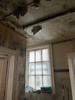 EXCELLENT INVESTMENT OPPORTUNITY FOR DEVELOPERS.
PLANNING PERMISSION FOR CONVERSION AND REDEVELOPMENT TO RESIDENTIAL
4 Apartments with the potential to add 4 further apartments in the rear unit (Subject to planning consent) ** we are informed that there is an agreement in principle with Powys.  Buyers should make their own enquiries**