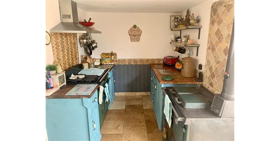 3 Bedroom Detached Property with Annex