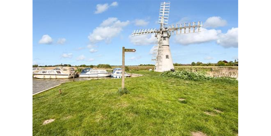 Thurne Mill With Private Mooring