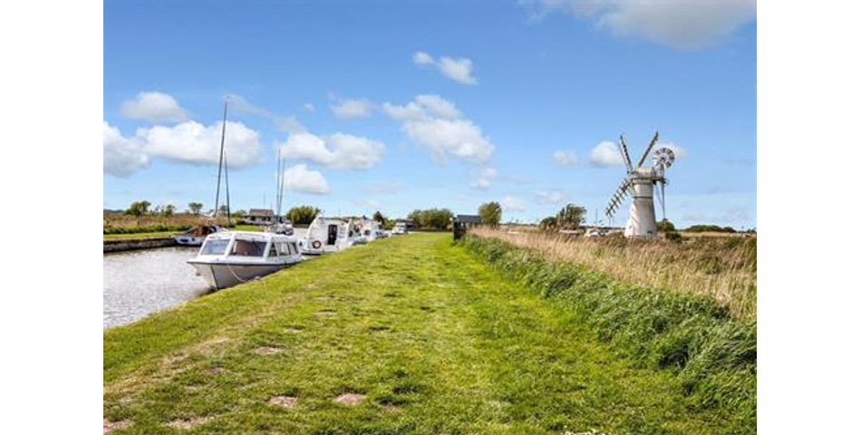 Thurne Mill With Private Mooring
