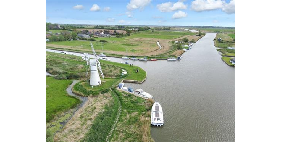Thurne Mill With Private Mooring