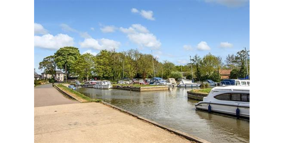Thurne Mill With Private Mooring