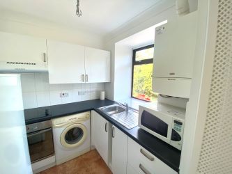 1 Double Bedroom Flat Modern Adjacent to Lower Bournemouth Gardens, BH2 6AG