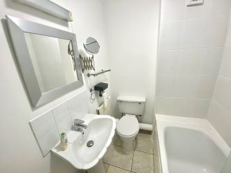 1 Double Bedroom Flat Modern Adjacent to Lower Bournemouth Gardens, BH2 6AG