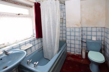 FOR SALE BY ONLINE PUBLIC AUCTION

PRE-APPLICATION PLANNING APPLICATION MADE BY THE VENDOR FOR DEMOLITION BUILD FOR 2 X TWO BEDROOM SEMI DETACHED PROPERTIES SUBJECT TO FULL PLANNING APPLICATION**

** PROSPECTIVE PURHCASERS SHOULD MAKE THEIR OWN ENQURIES OF THE LOCAL AUTHORITY.