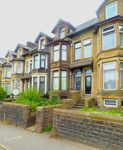 TERRACE HOUSE POTENTIAL REFURBISHMENT & DEVELOPMENT OPPORTUNITY