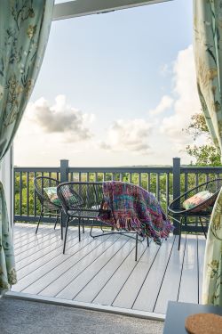 A stylish and contemporary luxury holiday lodge near Bude, on the Devon/Cornwall border. Combining the best of coast and countryside.