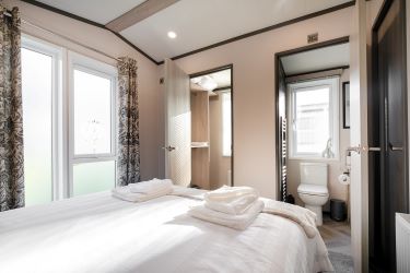 A stylish and contemporary luxury holiday lodge near Bude, on the Devon/Cornwall border. Combining the best of coast and countryside.
