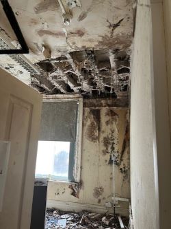 EXCELLENT INVESTMENT OPPORTUNITY FOR DEVELOPERS.
PLANNING PERMISSION FOR CONVERSION AND REDEVELOPMENT TO RESIDENTIAL
4 Apartments with the potential to add 4 further apartments in the rear unit (Subject to planning consent) ** we are informed that there is an agreement in principle with Powys.  Buyers should make their own enquiries**