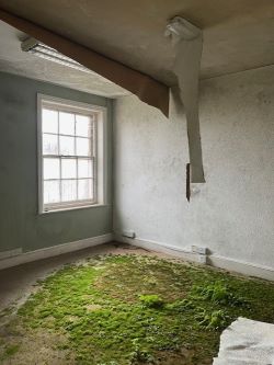 EXCELLENT INVESTMENT OPPORTUNITY FOR DEVELOPERS.
PLANNING PERMISSION FOR CONVERSION AND REDEVELOPMENT TO RESIDENTIAL
4 Apartments with the potential to add 4 further apartments in the rear unit (Subject to planning consent) ** we are informed that there is an agreement in principle with Powys.  Buyers should make their own enquiries**