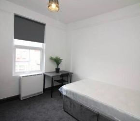 Unlock Exceptional Returns: High-Yield 7-Bed HMO Property – Projected Gross Yield: 15.27%!"
