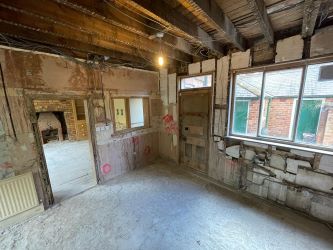 UNMODERNISED LARGE 5 BED DETACHED PERIOD PROPERTY