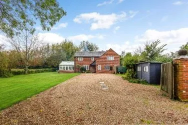 TO BE SOLD AT AUCTION LARGE FIVE BED DETACHED PROPERTY