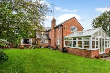 TO BE SOLD AT AUCTION LARGE FIVE BED DETACHED PROPERTY