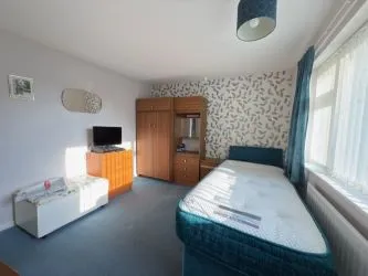 FOR SALE BY ONLINE PUBLIC AUCTION

EXTENDED THREE-BEDROOM SEMI-DETACHED PROPERTY

EXCELLENT RESIDENTIAL LOCATION

FANTASTIC OPPORTUNITY TO ACQUIRE A GREAT PROPERTY BMV