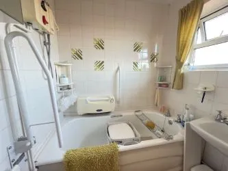 FOR SALE BY ONLINE PUBLIC AUCTION

EXTENDED THREE-BEDROOM SEMI-DETACHED PROPERTY

EXCELLENT RESIDENTIAL LOCATION

FANTASTIC OPPORTUNITY TO ACQUIRE A GREAT PROPERTY BMV