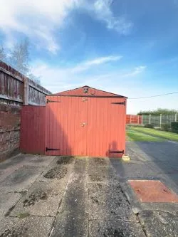 FOR SALE BY ONLINE PUBLIC AUCTION

EXTENDED THREE-BEDROOM SEMI-DETACHED PROPERTY

EXCELLENT RESIDENTIAL LOCATION

FANTASTIC OPPORTUNITY TO ACQUIRE A GREAT PROPERTY BMV