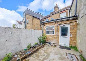 Two-bedroom ground floor flat, perfectly situated in a quiet residential road within one of South East London's emerging neighborhood's. Property comprises: entrance hall, bathroom, two bedrooms and kitchen living room with access to a rear courtyard. 

The property is currently rented bringing in £1,500 pcm = £18,000 per annum.