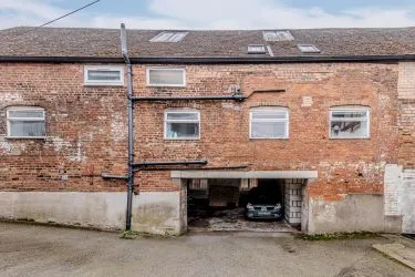 FOR SALE BY ONLINE PUBLIC AUCTION



Superb – 5 bedroom Property currently operated as Guest House 

Could be used as a large family home

Located only two minutes from Shrewsbury Town Centre

Beautiful character property that dates back to the 1600s