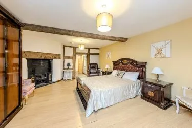 FOR SALE BY ONLINE PUBLIC AUCTION



Superb – 5 bedroom Property currently operated as Guest House 

Could be used as a large family home

Located only two minutes from Shrewsbury Town Centre

Beautiful character property that dates back to the 1600s