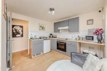 FOR SALE BY ONLINE PUBLIC AUCTION



Superb – 5 bedroom Property currently operated as Guest House 

Could be used as a large family home

Located only two minutes from Shrewsbury Town Centre

Beautiful character property that dates back to the 1600s
