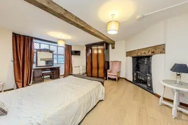 FOR SALE BY ONLINE PUBLIC AUCTION



Superb – 5 bedroom Property currently operated as Guest House 

Could be used as a large family home

Located only two minutes from Shrewsbury Town Centre

Beautiful character property that dates back to the 1600s