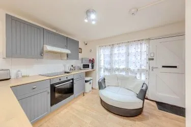 FOR SALE BY ONLINE PUBLIC AUCTION



Superb – 5 bedroom Property currently operated as Guest House 

Could be used as a large family home

Located only two minutes from Shrewsbury Town Centre

Beautiful character property that dates back to the 1600s