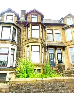 TERRACE HOUSE POTENTIAL REFURBISHMENT & DEVELOPMENT OPPORTUNITY